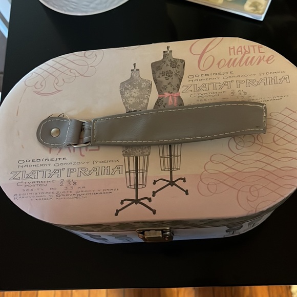 Jewelry container/carrier - Picture 5 of 6